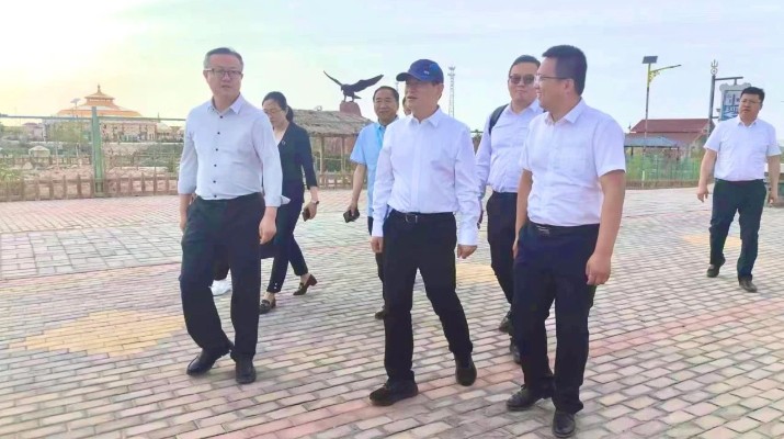 石培文董事長調(diào)研平山湖大峽谷景區(qū)